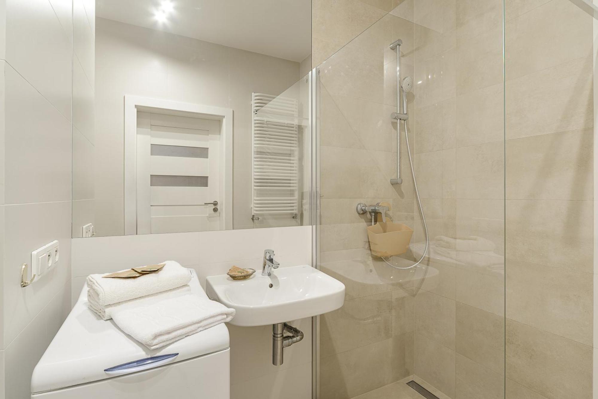 19 Dzielnica Kolejowa P&O Serviced Apartments Warsaw Exterior photo
